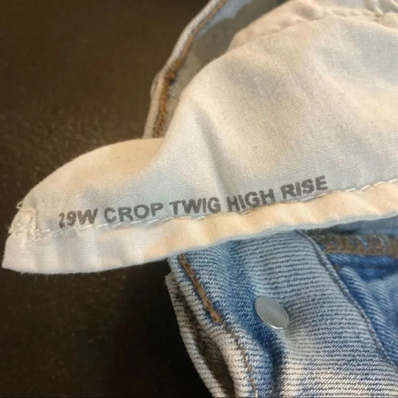 URBAN OUTFITTERS BDG Crop Twig High Rise Denim Shorts 29W Light Wash Medium - Picture 4 of 7